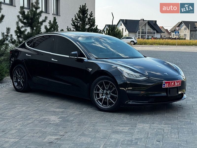 Седан Tesla Model 3 2019 в Луцке