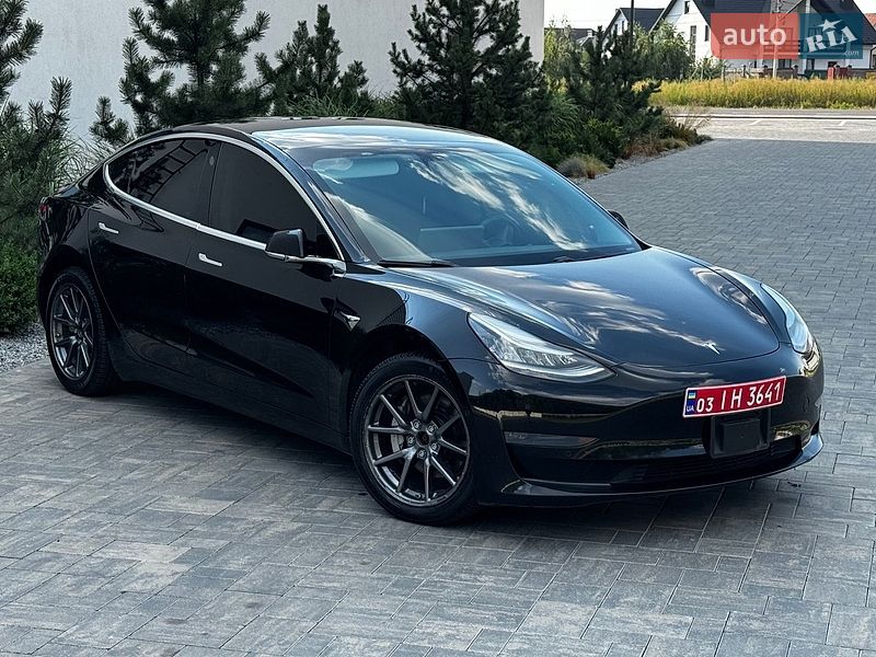 Седан Tesla Model 3 2019 в Луцке