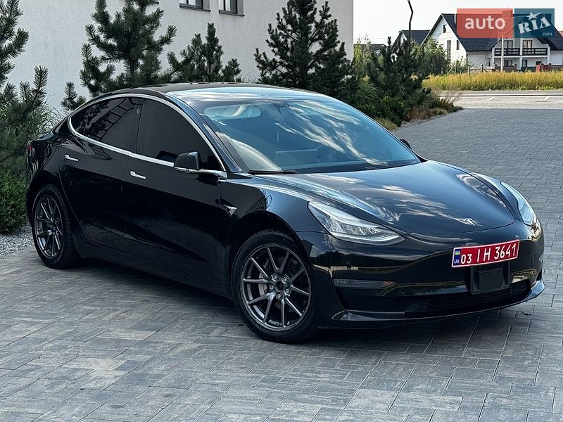 Седан Tesla Model 3 2019 в Луцке