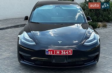 Седан Tesla Model 3 2019 в Луцке