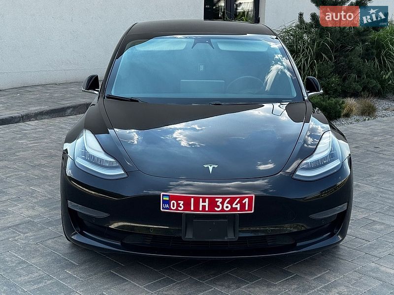 Седан Tesla Model 3 2019 в Луцке