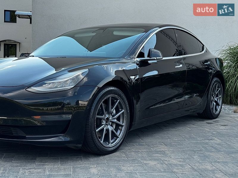 Седан Tesla Model 3 2019 в Луцке