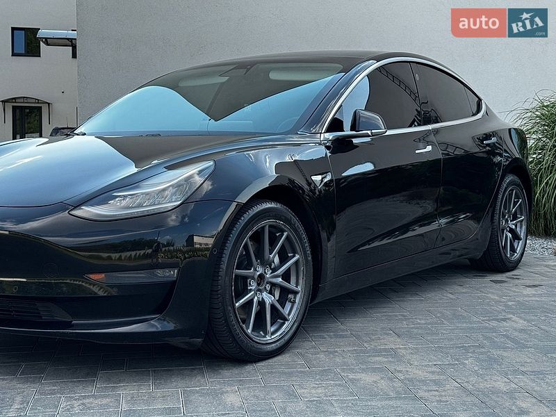 Седан Tesla Model 3 2019 в Луцке