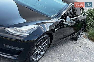 Седан Tesla Model 3 2019 в Луцке