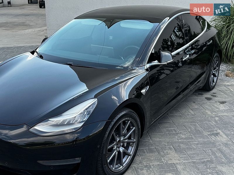 Седан Tesla Model 3 2019 в Луцке