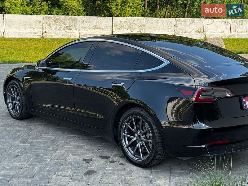 Седан Tesla Model 3 2019 в Луцке