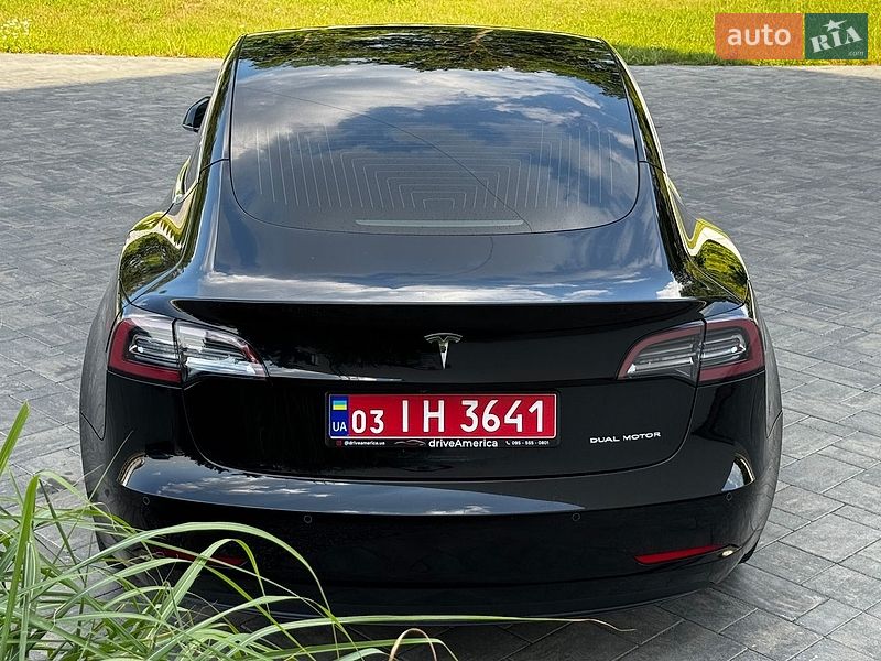 Седан Tesla Model 3 2019 в Луцке