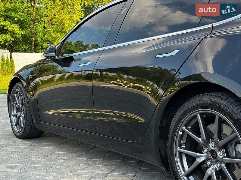 Седан Tesla Model 3 2019 в Луцке