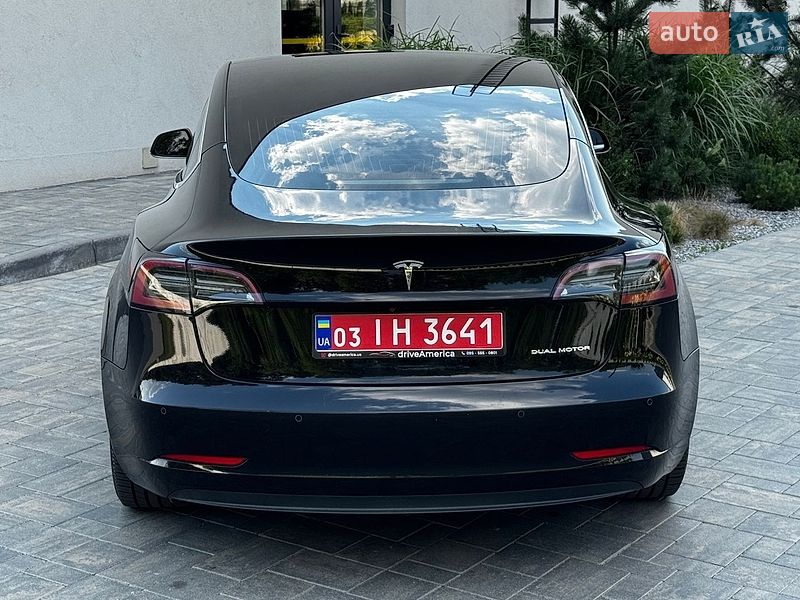 Седан Tesla Model 3 2019 в Луцке