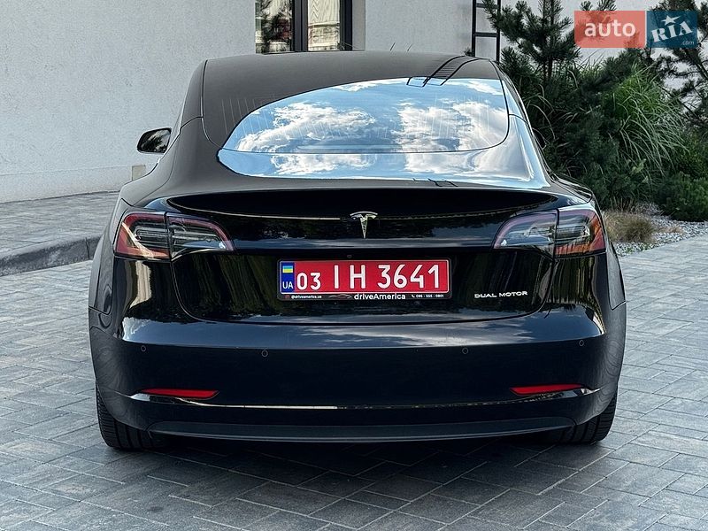 Седан Tesla Model 3 2019 в Луцке