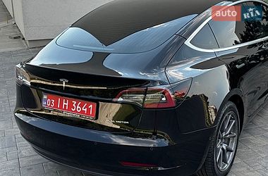 Седан Tesla Model 3 2019 в Луцке