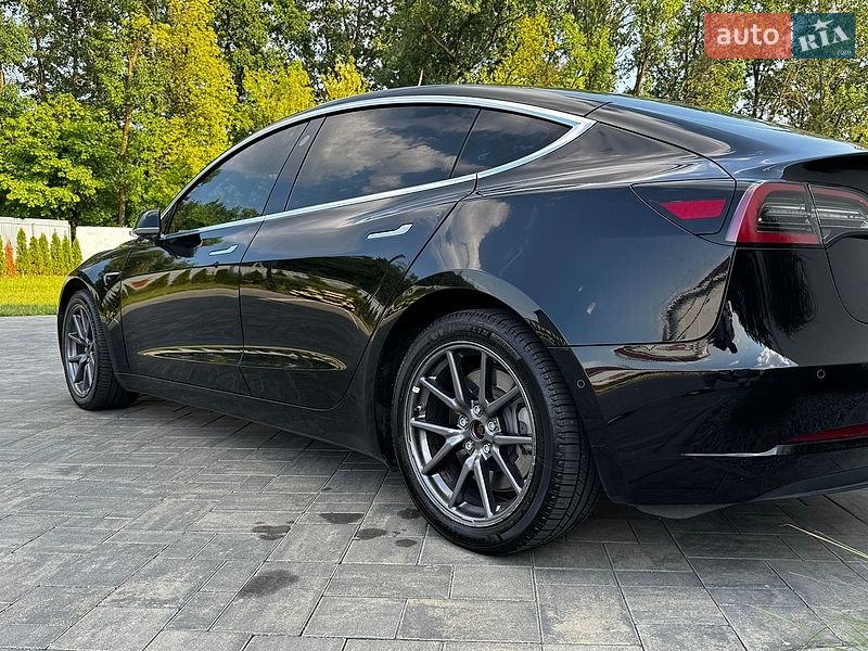 Седан Tesla Model 3 2019 в Луцке