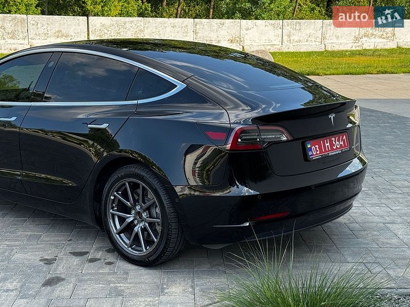 Седан Tesla Model 3 2019 в Луцке