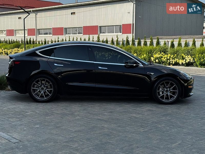 Седан Tesla Model 3 2019 в Луцке