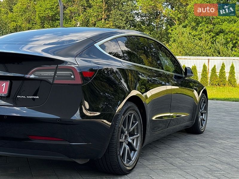 Седан Tesla Model 3 2019 в Луцке