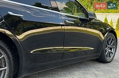 Седан Tesla Model 3 2019 в Луцке