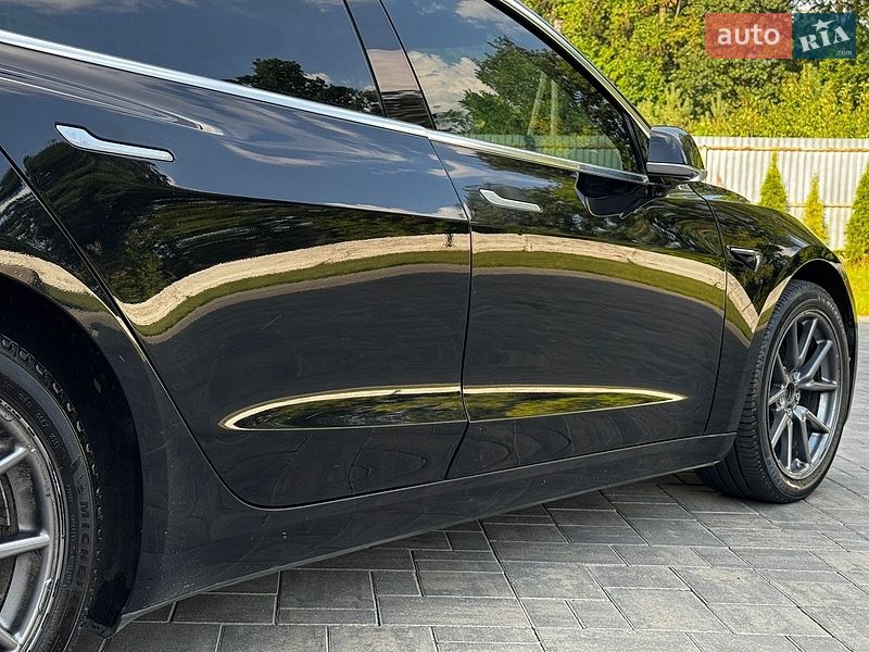 Седан Tesla Model 3 2019 в Луцке