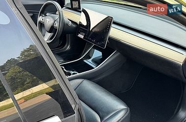 Седан Tesla Model 3 2019 в Луцке