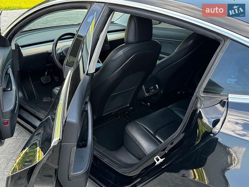 Седан Tesla Model 3 2019 в Луцке