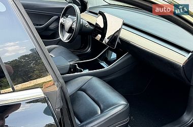Седан Tesla Model 3 2019 в Луцке