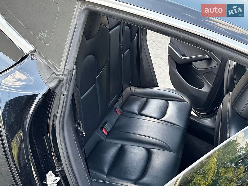 Седан Tesla Model 3 2019 в Луцке