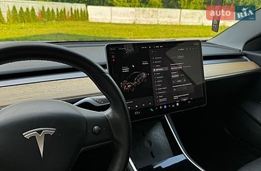 Седан Tesla Model 3 2019 в Луцке