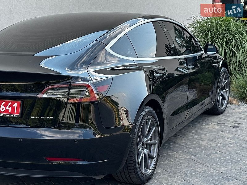 Седан Tesla Model 3 2019 в Луцке