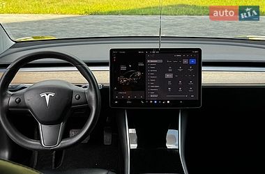 Седан Tesla Model 3 2019 в Луцке