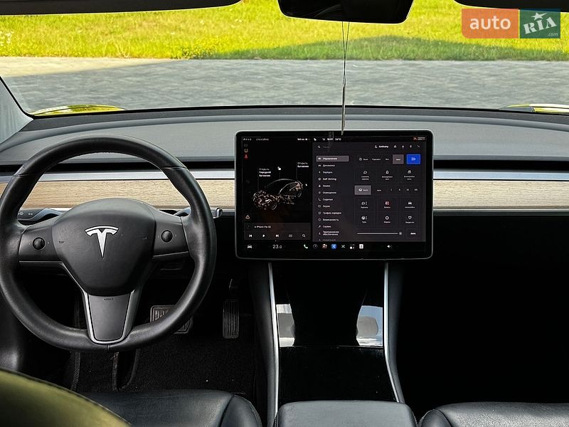 Седан Tesla Model 3 2019 в Луцке
