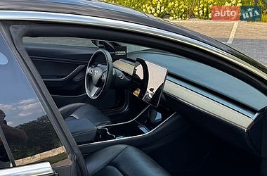 Седан Tesla Model 3 2019 в Луцке