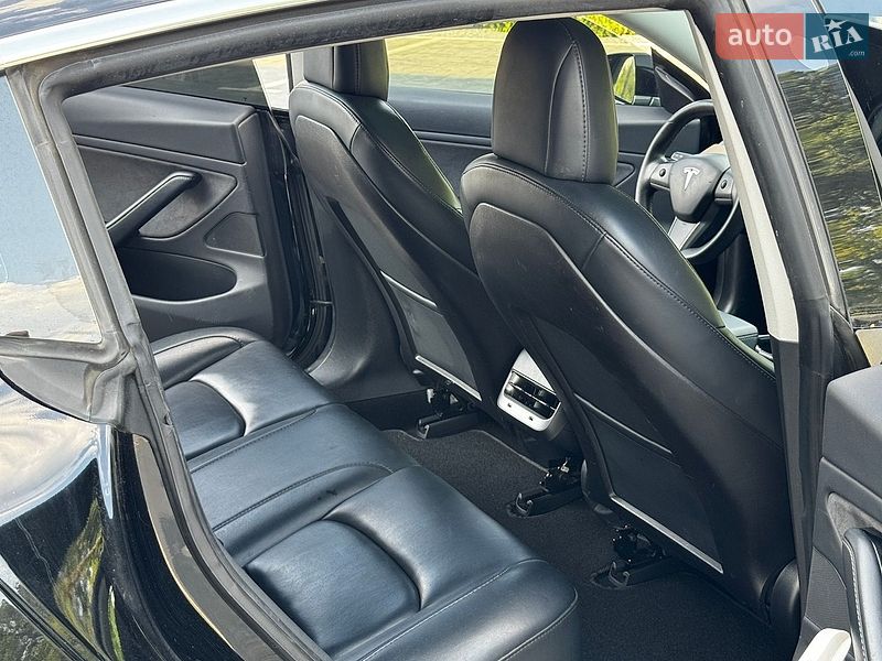 Седан Tesla Model 3 2019 в Луцке