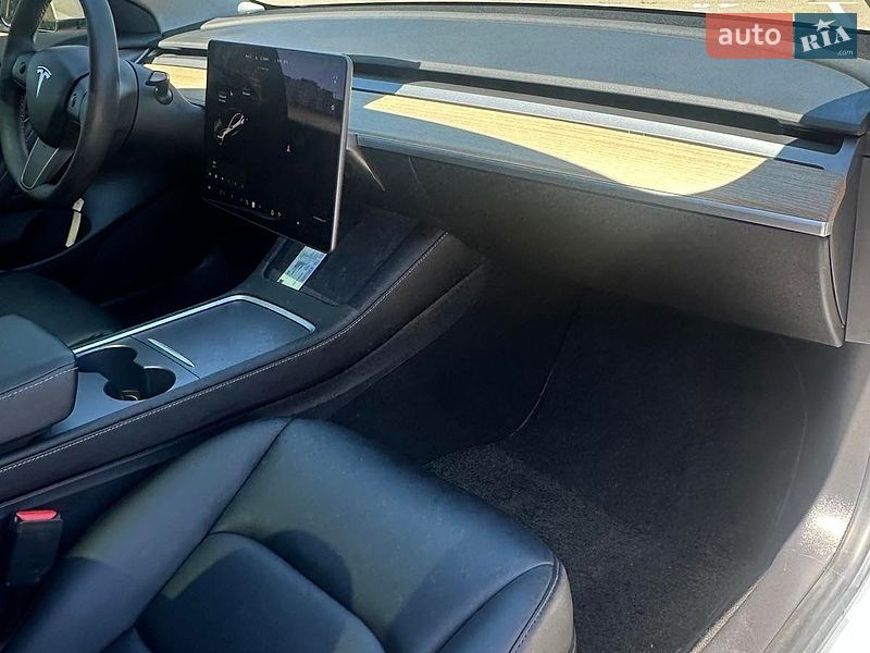Седан Tesla Model 3 2021 в Києві