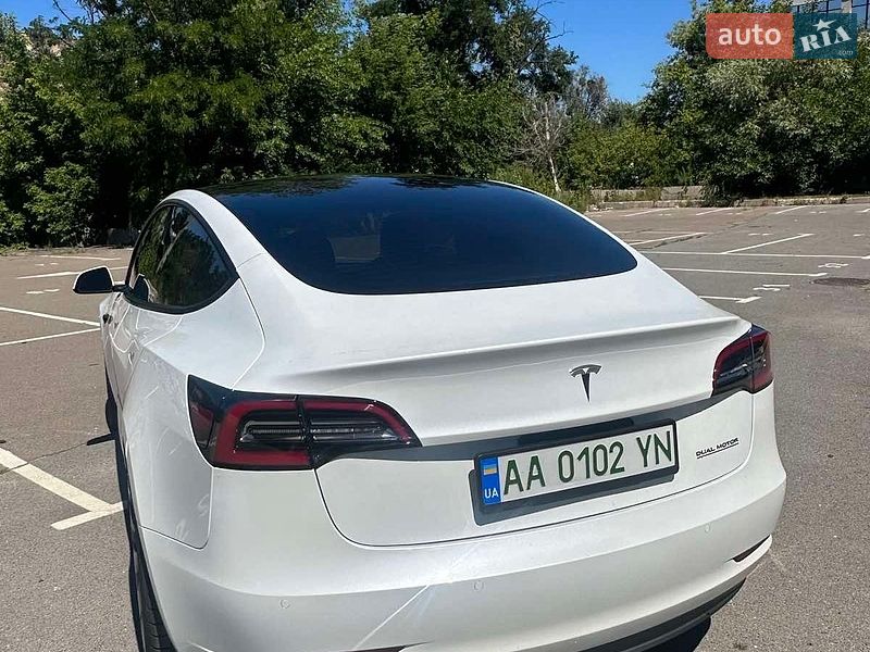 Седан Tesla Model 3 2021 в Києві