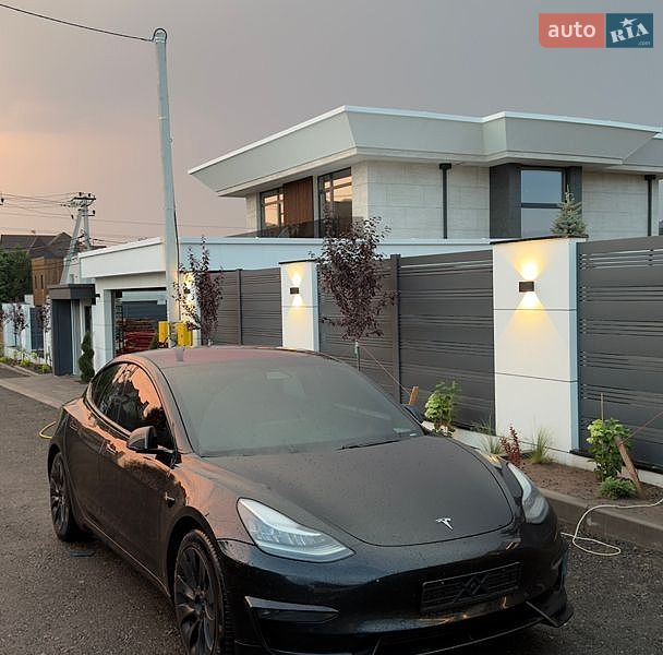 Седан Tesla Model 3 2019 в Києві