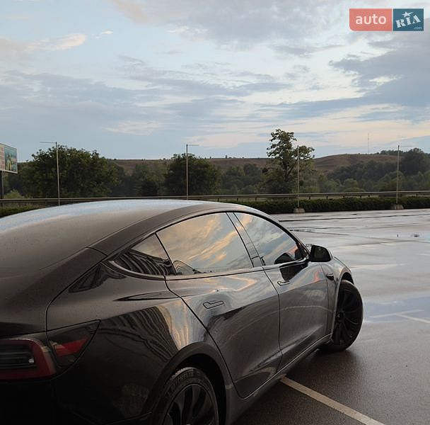 Седан Tesla Model 3 2019 в Києві