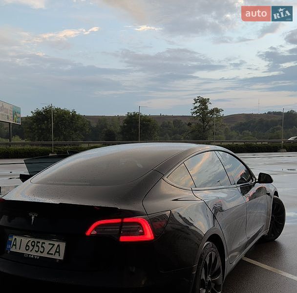 Седан Tesla Model 3 2019 в Києві