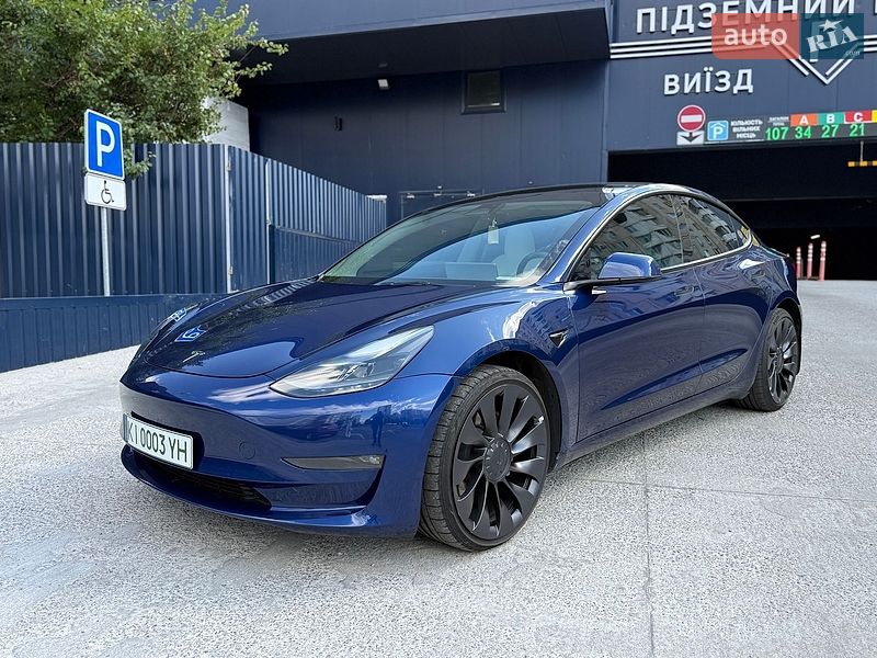 Седан Tesla Model 3 2023 в Киеве