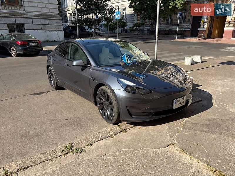 Седан Tesla Model 3 2023 в Одессе