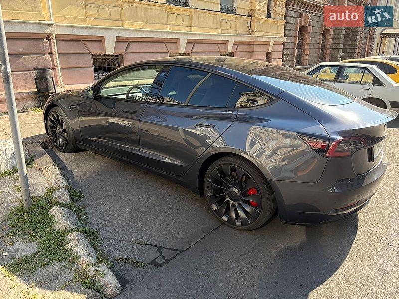 Седан Tesla Model 3 2023 в Одессе