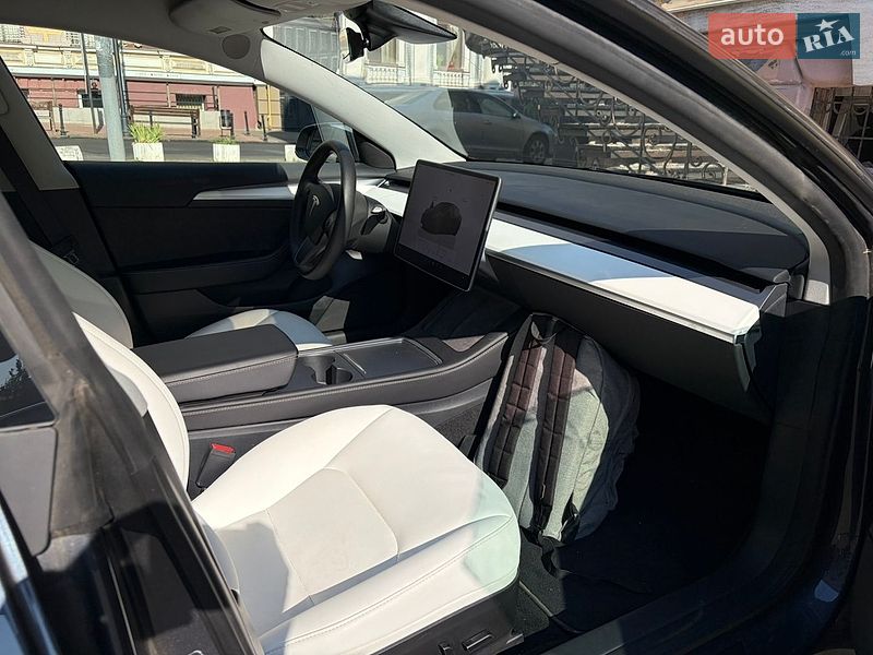 Седан Tesla Model 3 2023 в Одессе