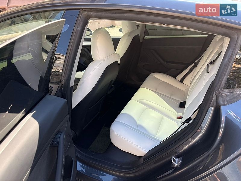 Седан Tesla Model 3 2023 в Одессе