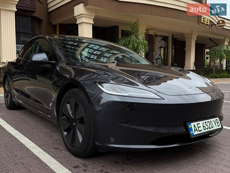 Седан Tesla Model 3 2024 в Киеве
