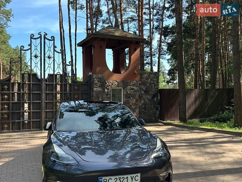 Седан Tesla Model 3 2021 в Львові