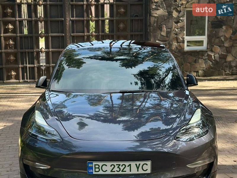 Седан Tesla Model 3 2021 в Львові