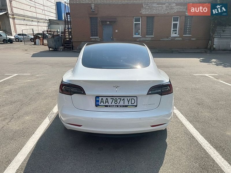Седан Tesla Model 3 2021 в Киеве