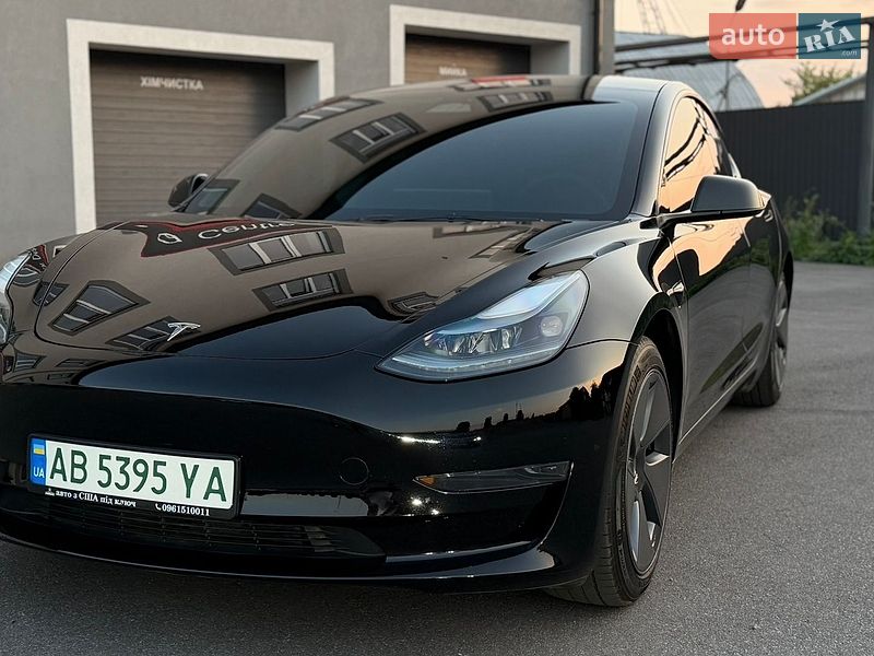 Tesla Model 3, фото з оголошення