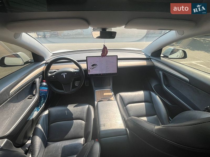 Седан Tesla Model 3 2021 в Киеве