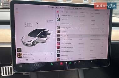 Седан Tesla Model 3 2021 в Киеве