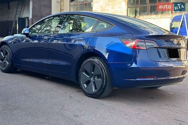 Седан Tesla Model 3 2022 в Киеве