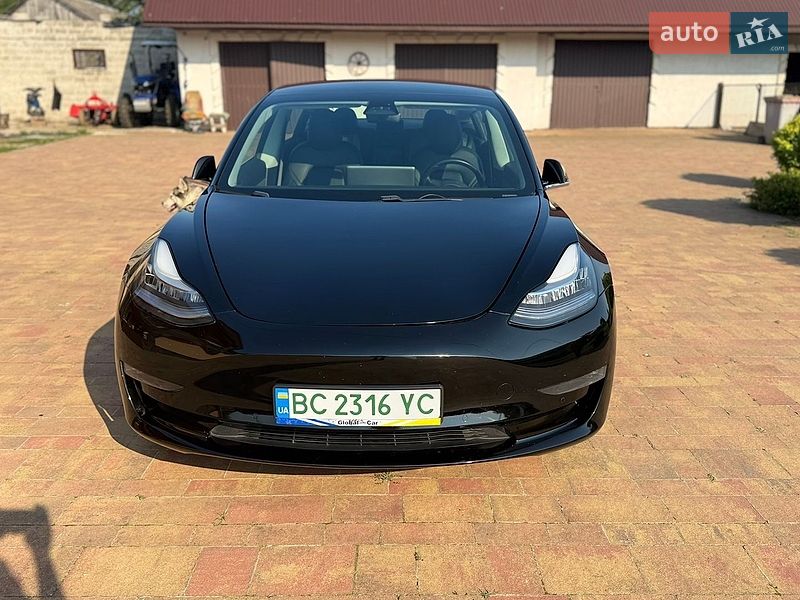 Tesla Model 3 2019